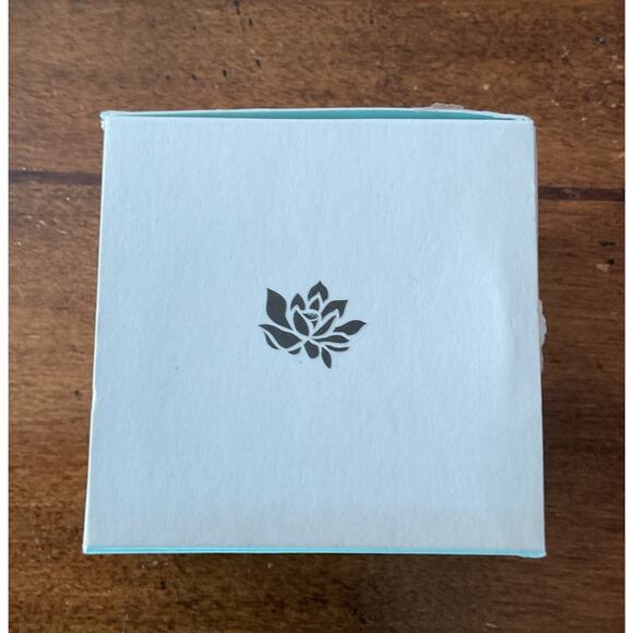 THE PURE LOTUS Jeju Lotus Leaf Revitalizing Cream 50ml NEW - Picture 2 of 6